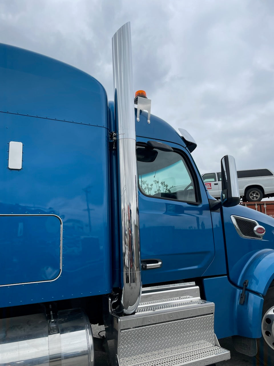 Peterbilt 579 8" Stacks Kit with Hardware